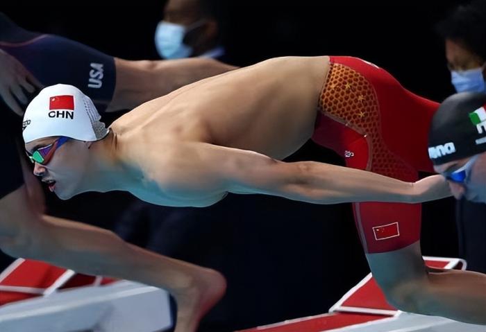 中国泳坛未来巨星！04年天才少年一鸣惊人，追平昔日亚洲纪录