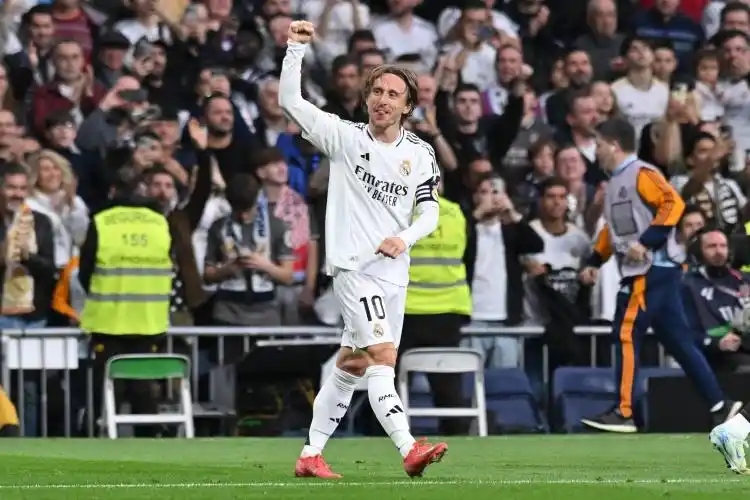 伯纳乌传奇续写？莫德里奇求战世界杯再留一年，皇马谨慎观望