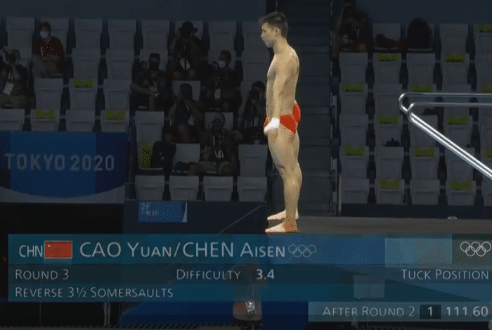 致命失误！中国跳水队遗憾摘银，英国炸裂表现夺金，教练疯狂庆祝