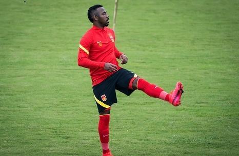 第二位了! 记者赵宇: 费南多受伤, 退出国足集训