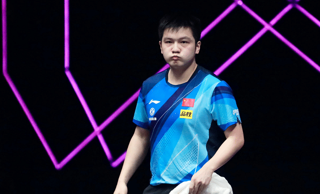 3-1！樊振东逆转德国名将，现场人气爆棚，球迷标语太抢镜