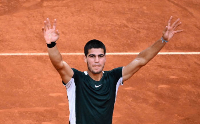 爆冷！19岁天才连灭纳达尔德约，创网坛3大神迹，冲104万巨奖