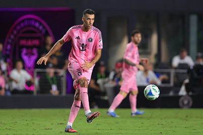 法尔肯盛赞：布斯克茨——沉默的领袖，史上最强“5号”！