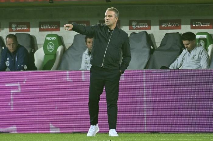 巴萨新帅敲定！多家媒体：弗里克 1+1 合同签约，下周一官