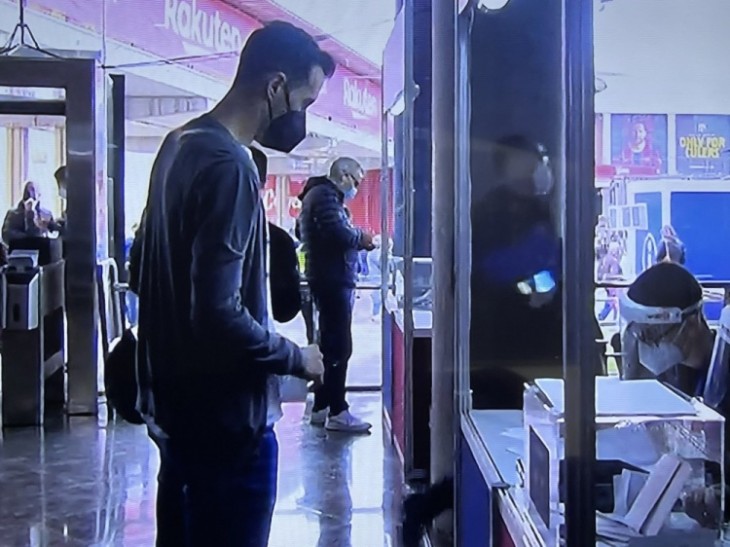 西媒：梅西、布斯克茨等人正前往诺坎普进行主席选举投票