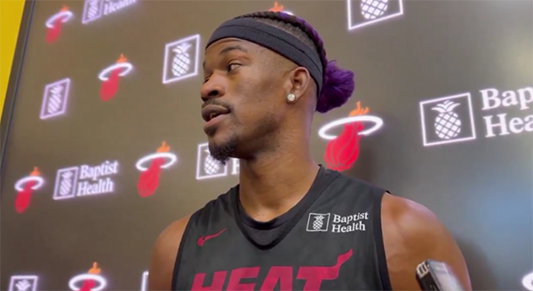 巴特勒紫色新发色亮相，坦然回应未来：开心就好，一切看莱利