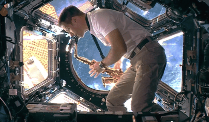 阳光唯美！巴黎八分钟惊艳世界，网友盛赞：不愧浪漫之都