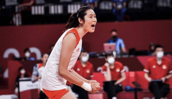 众星鼓励朱婷！朱广权即兴押韵，倪萍快哭了，撒贝宁蔡明发声