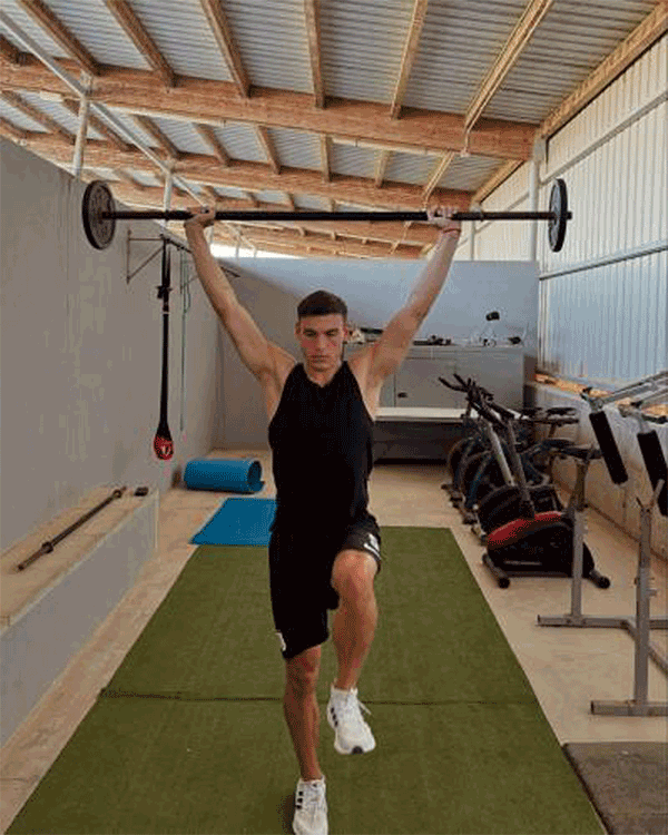 曼联中场引援风云：乌加特、拉比奥及潜在目标