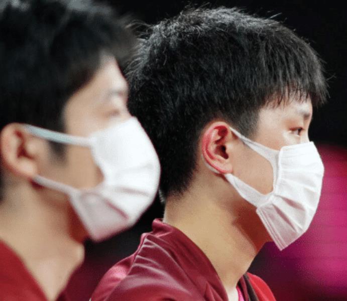 嘴硬？摘掉眼镜违规擦汗，水谷输球，日媒怒赞：唯一获金银铜牌的人