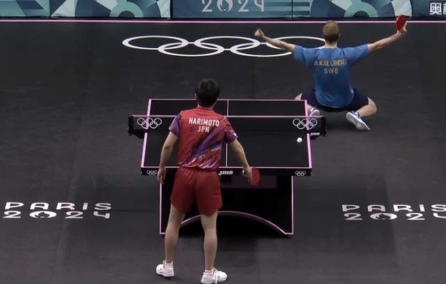 瑞典男团惊天逆转日本 张本智和赛后长跪哭泣