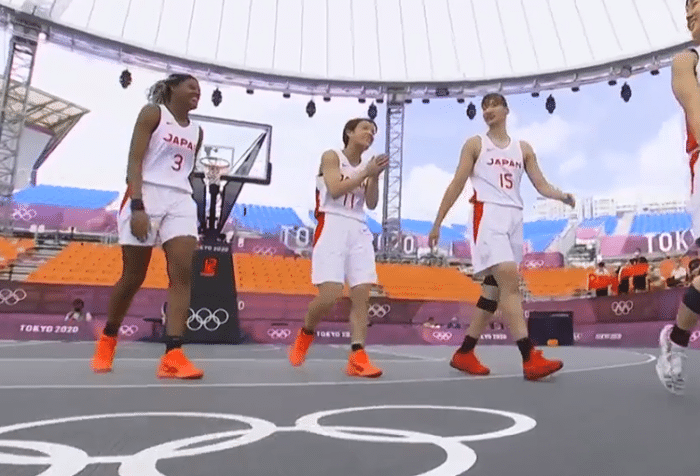 关键2罚杀死比赛，中国险胜日本，姚明现场观战，裁判吹罚惹争议